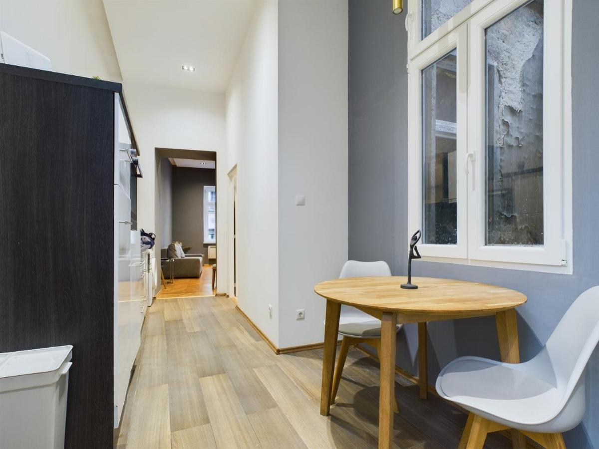 Gray Stylish Central Apartment Budapest Exterior foto