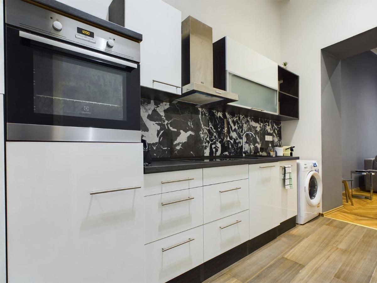 Gray Stylish Central Apartment Budapest Exterior foto