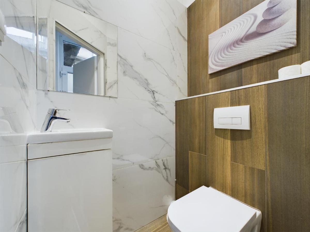 Gray Stylish Central Apartment Budapest Exterior foto